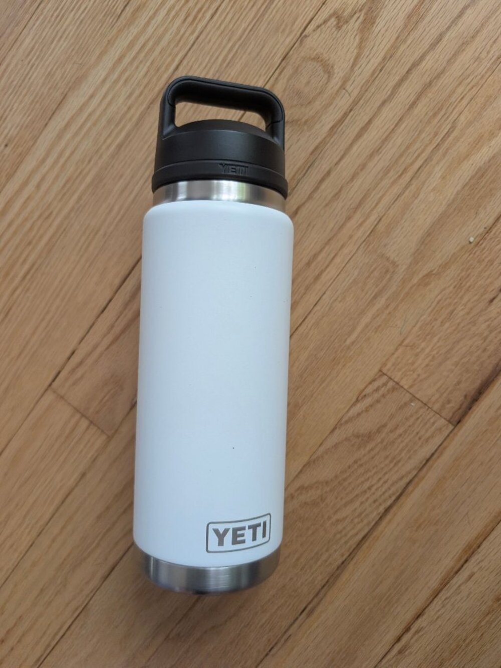 NEW YETI 26 oz Rambler Bottle White With Chug Cap Stainless Insulated Hot Cold